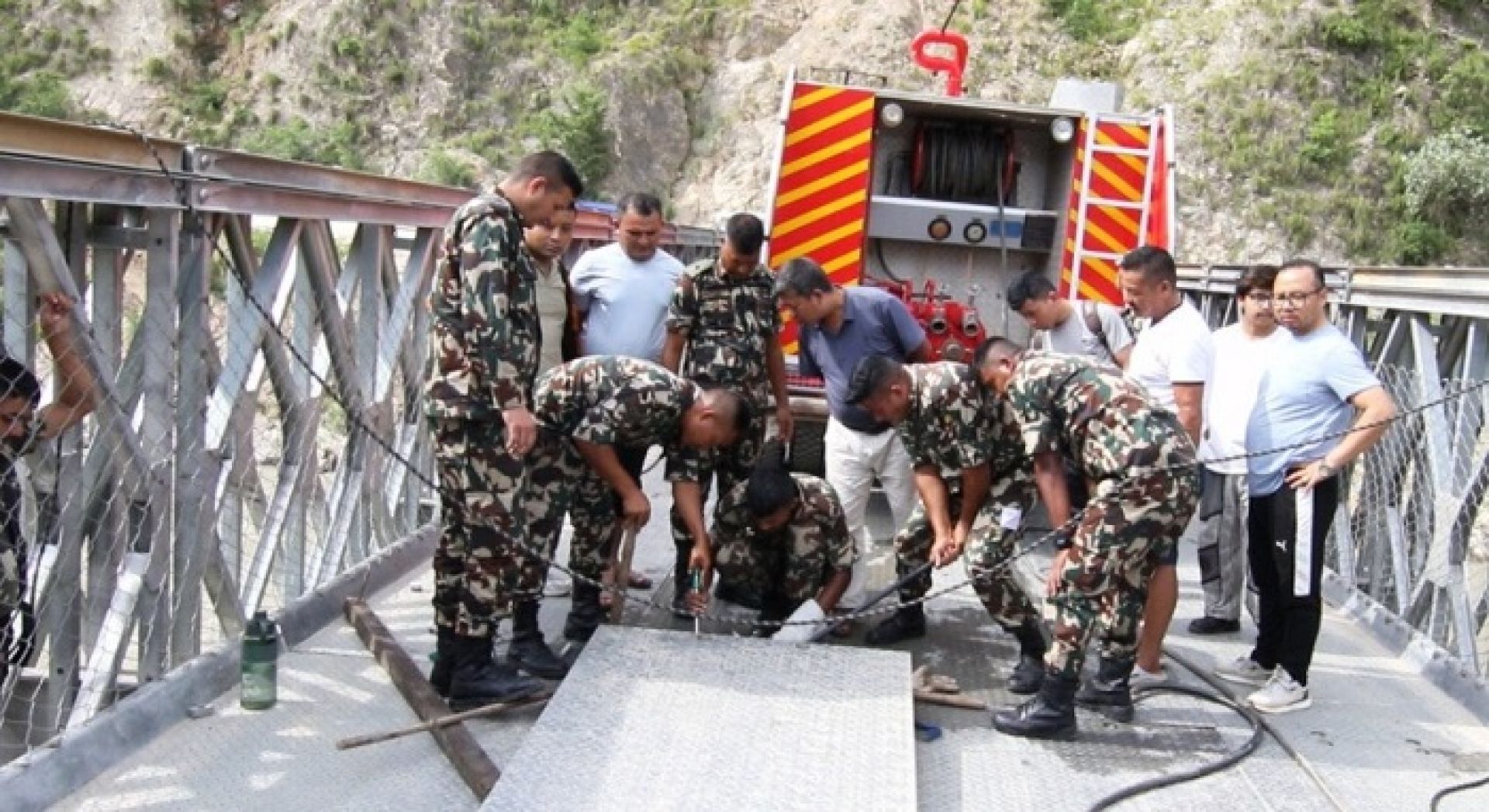 नेपाली सेनाले सुरु गर्याे खुर्कोट बेलीब्रीजको मर्मत कार्य